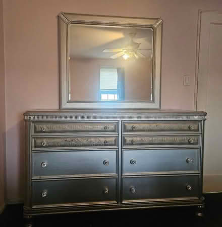 Photo of free Dresser with mirror (Rego Park) #1