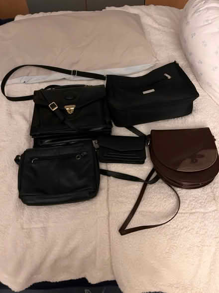 Photo of free hand/shoulder bags (LU2) #2
