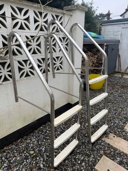 Photo of free 2 swimming pool steps (Wooburn HP10) #1