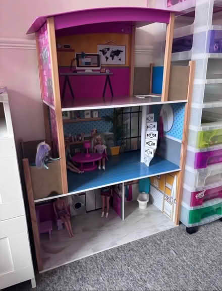 Photo of free 3 story dolls / Barbie house (Canford Heath BH17 8) #2