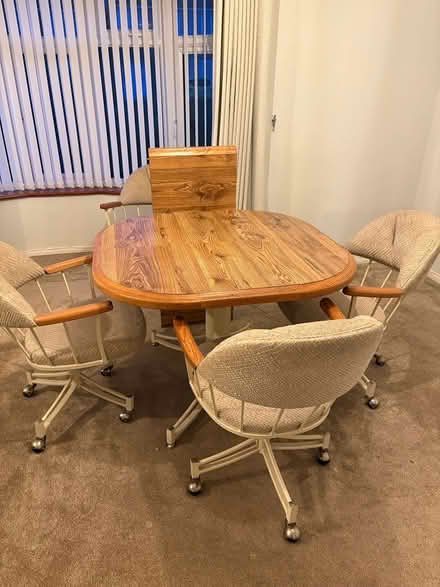 Photo of free Extending dining table and 4 chairs (Keble Road OX26) #2