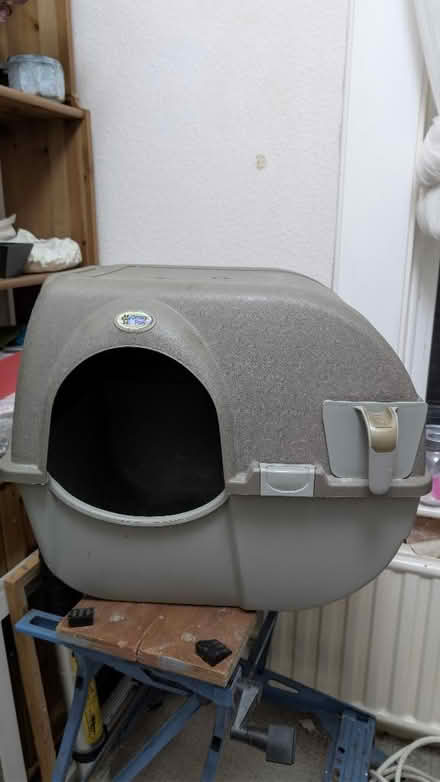 Photo of free Easy to empty cat litter box (Eastbourne BN21) #1