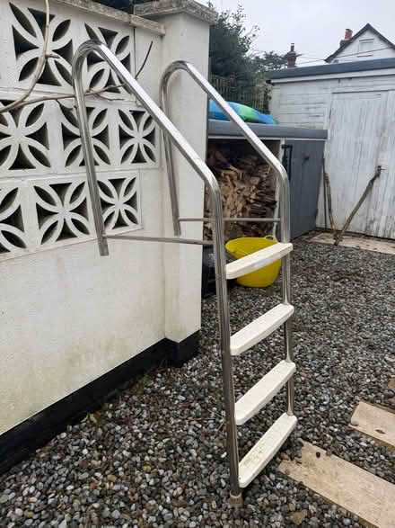 Photo of free 2 swimming pool steps (Wooburn HP10) #2