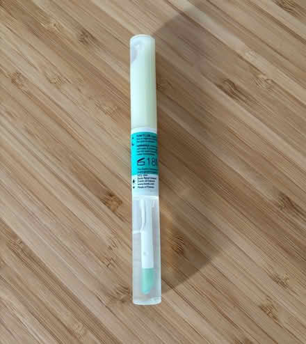 Photo of free Tea tree and witch hazel spot wand (Ware SG12) #2