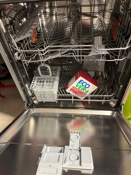 Photo of free Hot point built in dishwashet (Layer-de-la-Haye CO2) #2