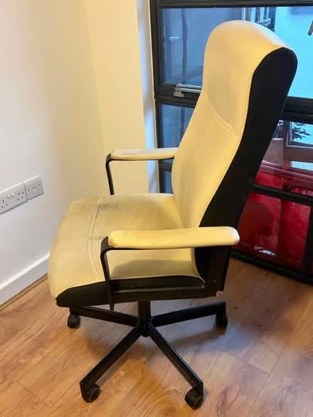Photo of free Upholstered swivel chair (De Beauvoir Town N1) #2