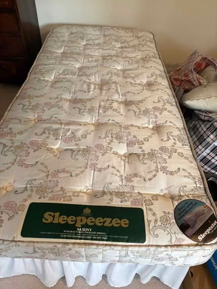 Photo of free 2 single beds (Radlett WD7) #1