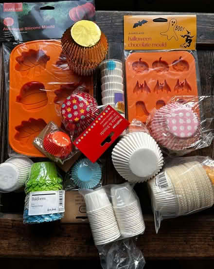 Photo of free Baking cases and moulds, assorted types (Old Town HP2) #1