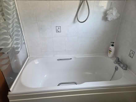Photo of free Harold Moore Bath tub (Loughborough LE11) #2
