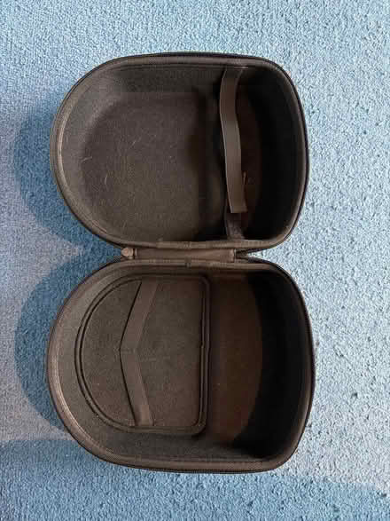 Photo of free Meta Quest 2 case (Wincobank S9) #1