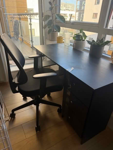 Photo of free Office desk and chair (Hoxton N1) #1