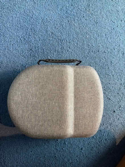 Photo of free Meta Quest 2 case (Wincobank S9) #2