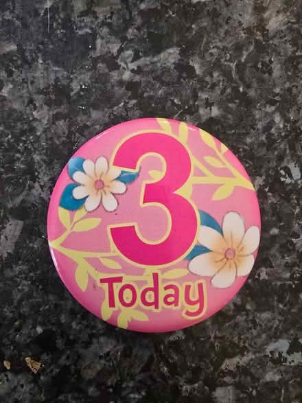 Photo of free Birthday badge (IG6 3s) #1