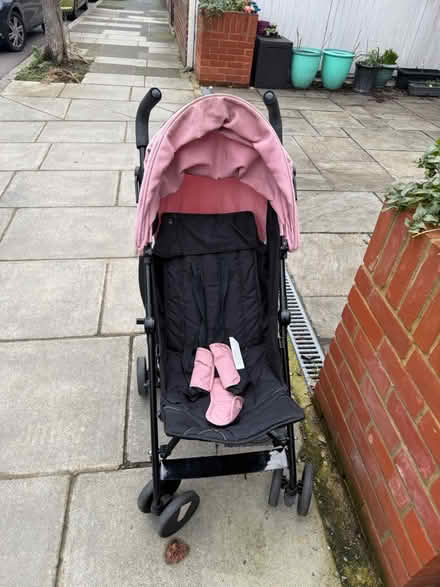 Photo of free Pram in pink (TW9) #2