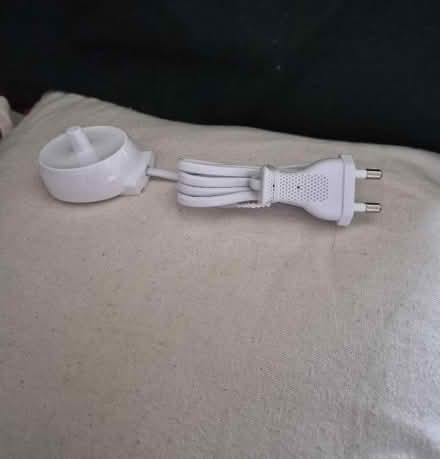 Photo of free Oral b charger (Gwespyr CH8) #1