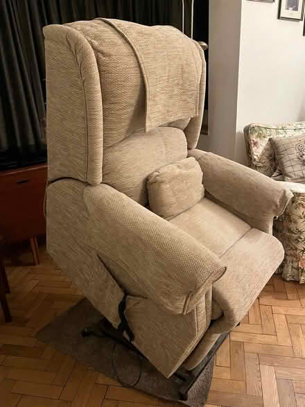 Photo of free Electric Reciling Chair (Southmoor OX13) #2
