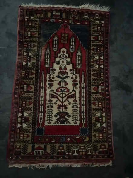 Photo of free Small rug 135cm x 80cm (Bexhill on sea TN39) #1