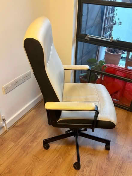 Photo of free Upholstered swivel chair (De Beauvoir Town N1) #3