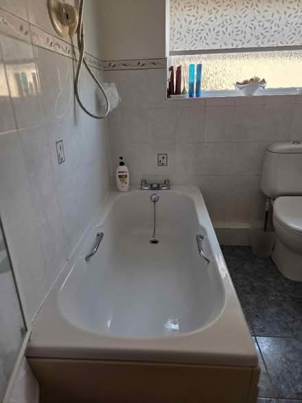 Photo of free Harold Moore Bath tub (Loughborough LE11) #1