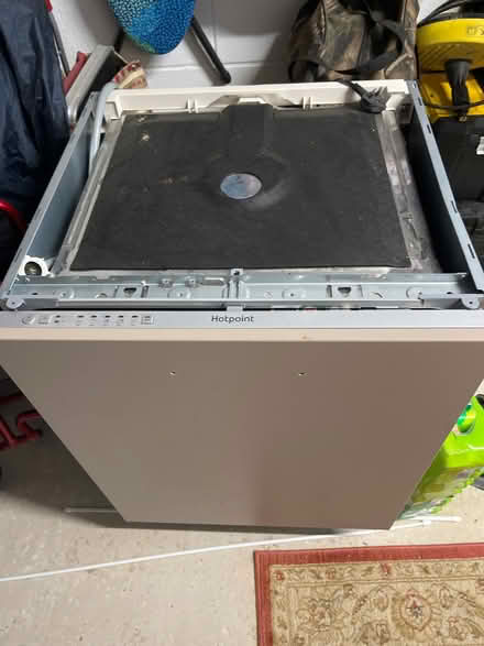 Photo of free Hot point built in dishwashet (Layer-de-la-Haye CO2) #1