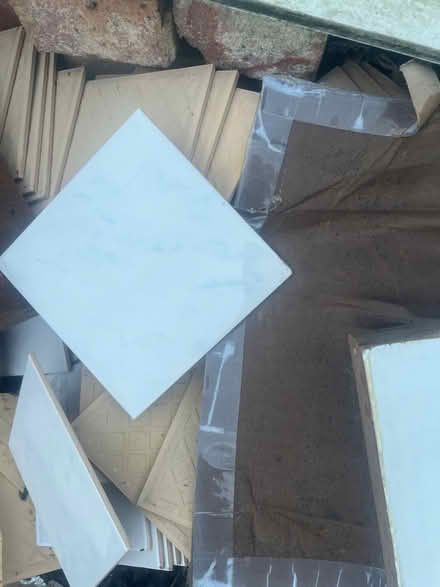 Photo of free White tiles (TW19) #2