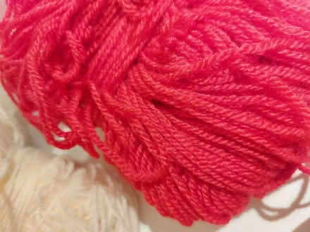 Photo of free Red and Cream 2-ply Yarn (Fitzrovia NW1) #2