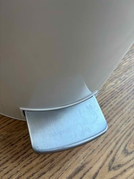 Photo of free Brabantia Round Metallic Pedal Bin Size C 12L White (Green Street Green BR6) #4