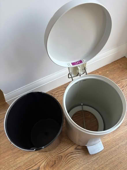 Photo of free Brabantia Round Metallic Pedal Bin Size C 12L White (Green Street Green BR6) #2