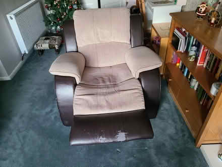 Photo of free Recliner settee and recliner chair (Broadfield OL10) #4