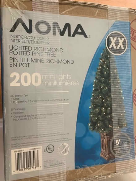 Photo of free Xmas tree (East End Toronto) #1