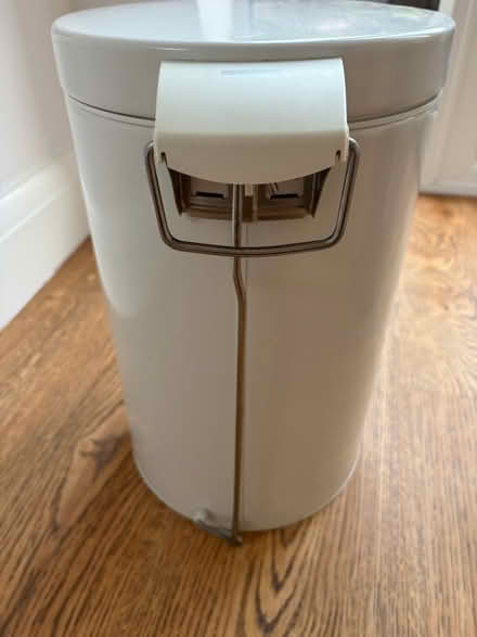 Photo of free Brabantia Round Metallic Pedal Bin Size C 12L White (Green Street Green BR6) #3