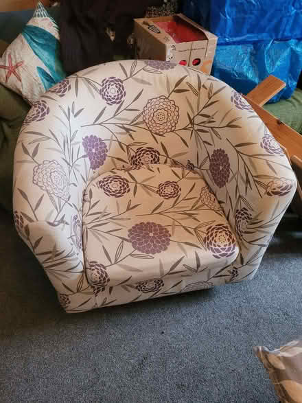 Photo of free chair, comfy but with one broken leg (Wollaton NG9) #1