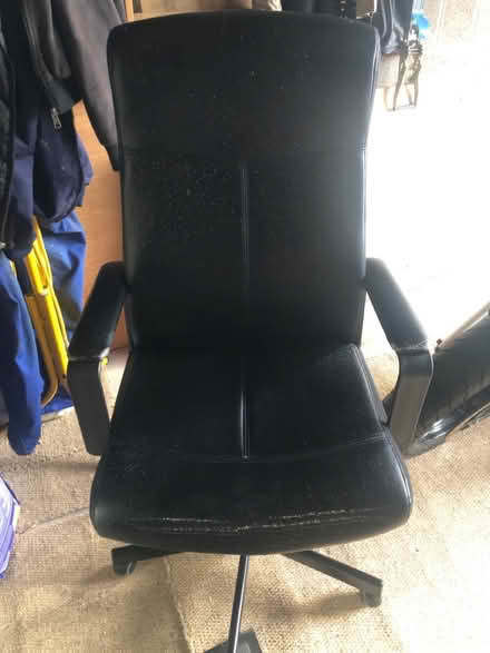 Photo of free Swivel computer chair (Arddleen) #1