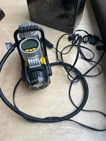 Photo of free Portable Air Compressor/NOT working (Heswall CH60) #4