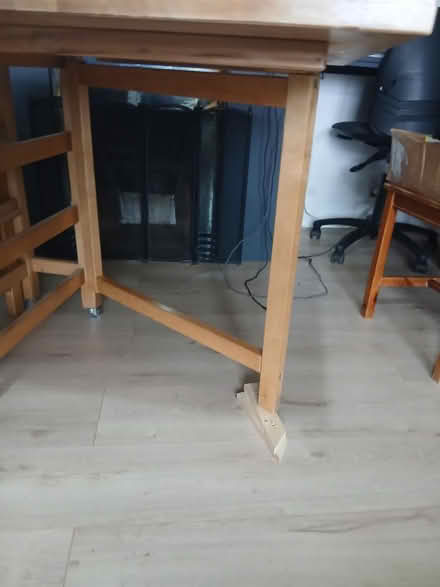 Photo of free Folding table - needs some repair (SE22) #3