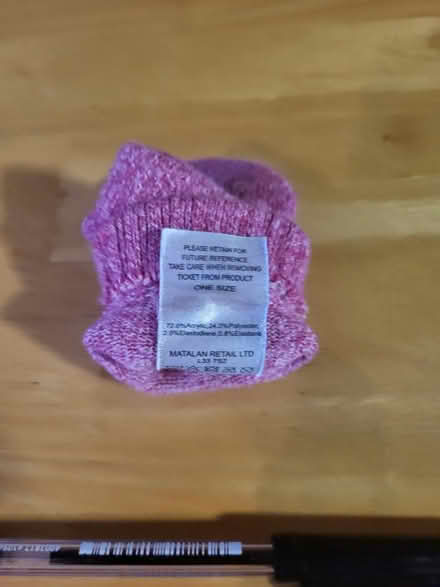 Photo of free Pair of stretchy girls pink gloves (Ballyclare BT39) #2