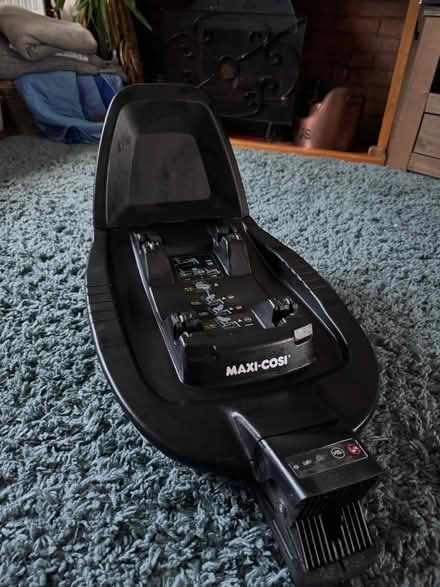 Photo of free Maxi Cosi ISO fix base (Leamington CV32) #2