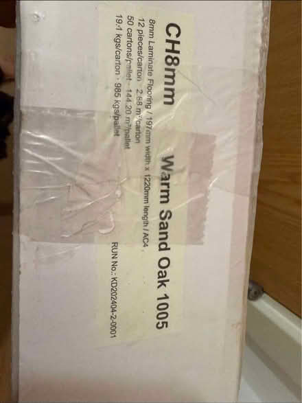 Photo of free 1 pack of 8mm Warm Sand Oak laminate (Drayton Park N5) #1