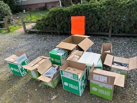 Photo of free boxes and ice packs (1147 Rose Ave, Mountain View) #1