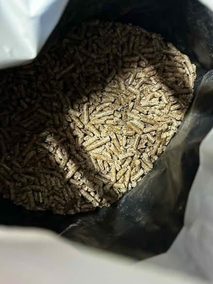 Photo of free Bag of cat litter (Coulsdon) #1