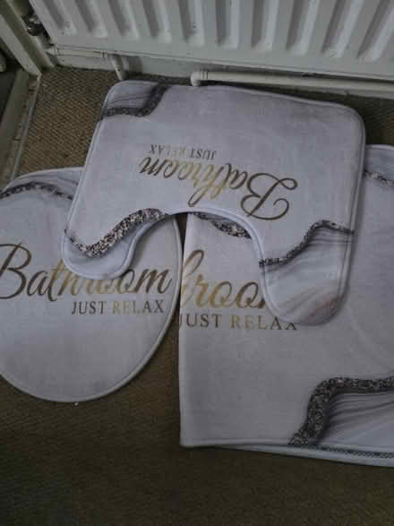 Photo of free 3 piece bathroom set (Luton LU2) #2