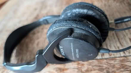 Photo of free Sony MDR-V100 headphones (BA1) #1
