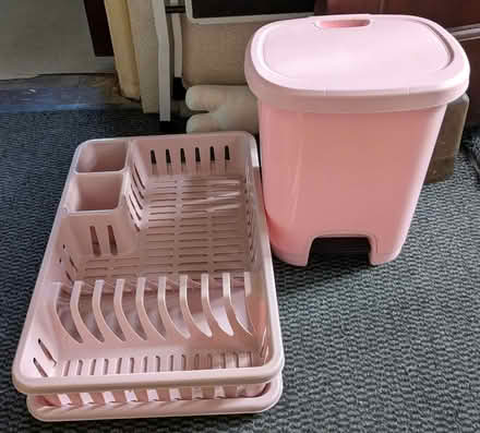 Photo of free Kitchen bin and drainer with tray (The Highlands TN39) #1