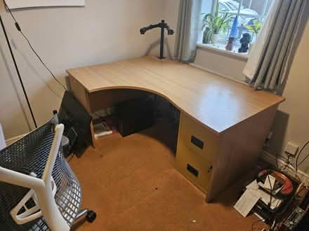 Photo of free Large corner desk (Bromsgrove B60) #1