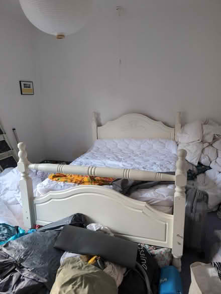 Photo of free Wooden double bed (BD18 Shipley) #1
