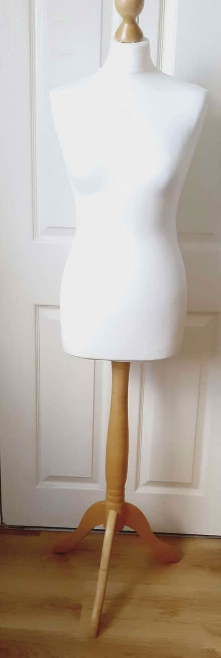 Photo of free Ladies Dress Mannequin (Enfield EN2) #1