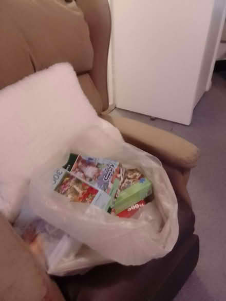 Photo of free 3 XL piece jigsaws and 1 1000 piece (Old Heath CO2) #1