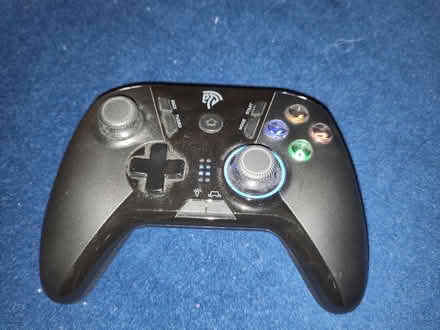 Photo of free PC Game pad (Maiden Erlegh Nature Reserve RG6) #1