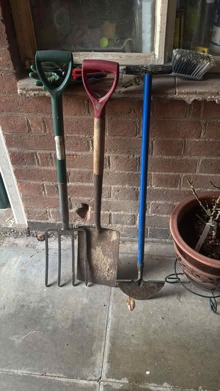 Photo of free Garden Spade/Fork/Edger/Rake (Finedon NN9) #1