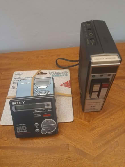 Photo of free Minidisc/cassette players (GU12) #1